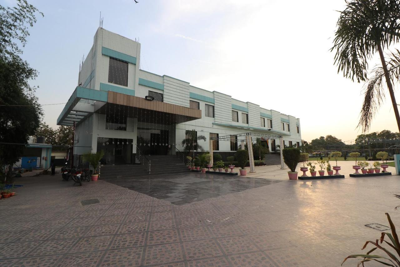 لاكناو Oyo 33387 Laxmi Lawn And Resort Suite المظهر الخارجي الصورة