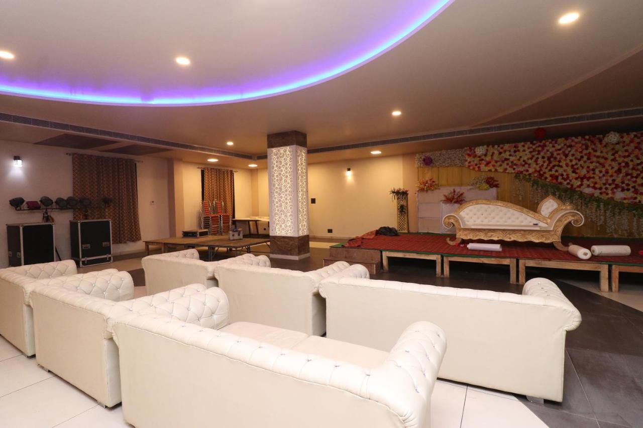 لاكناو Oyo 33387 Laxmi Lawn And Resort Suite المظهر الخارجي الصورة