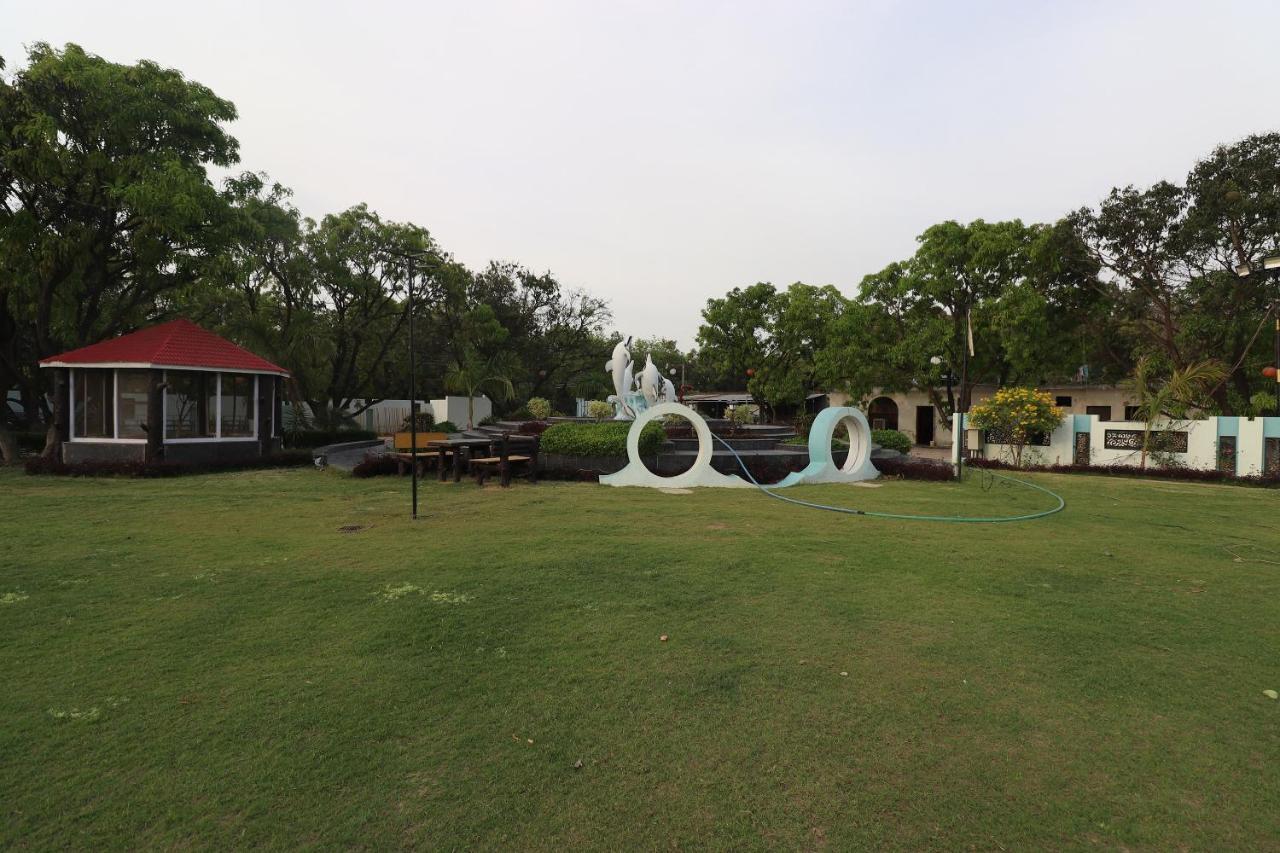 لاكناو Oyo 33387 Laxmi Lawn And Resort Suite المظهر الخارجي الصورة