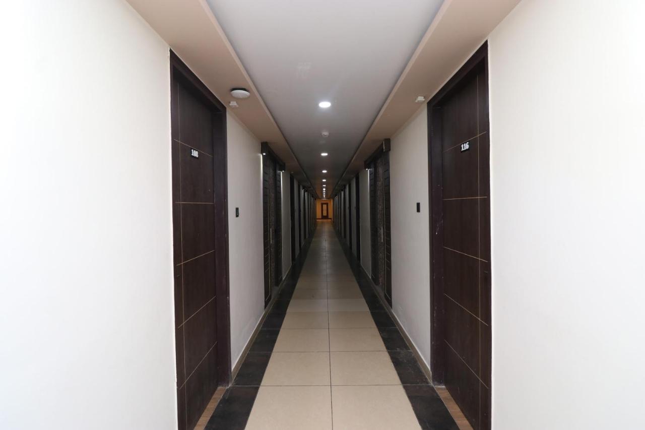 لاكناو Oyo 33387 Laxmi Lawn And Resort Suite المظهر الخارجي الصورة
