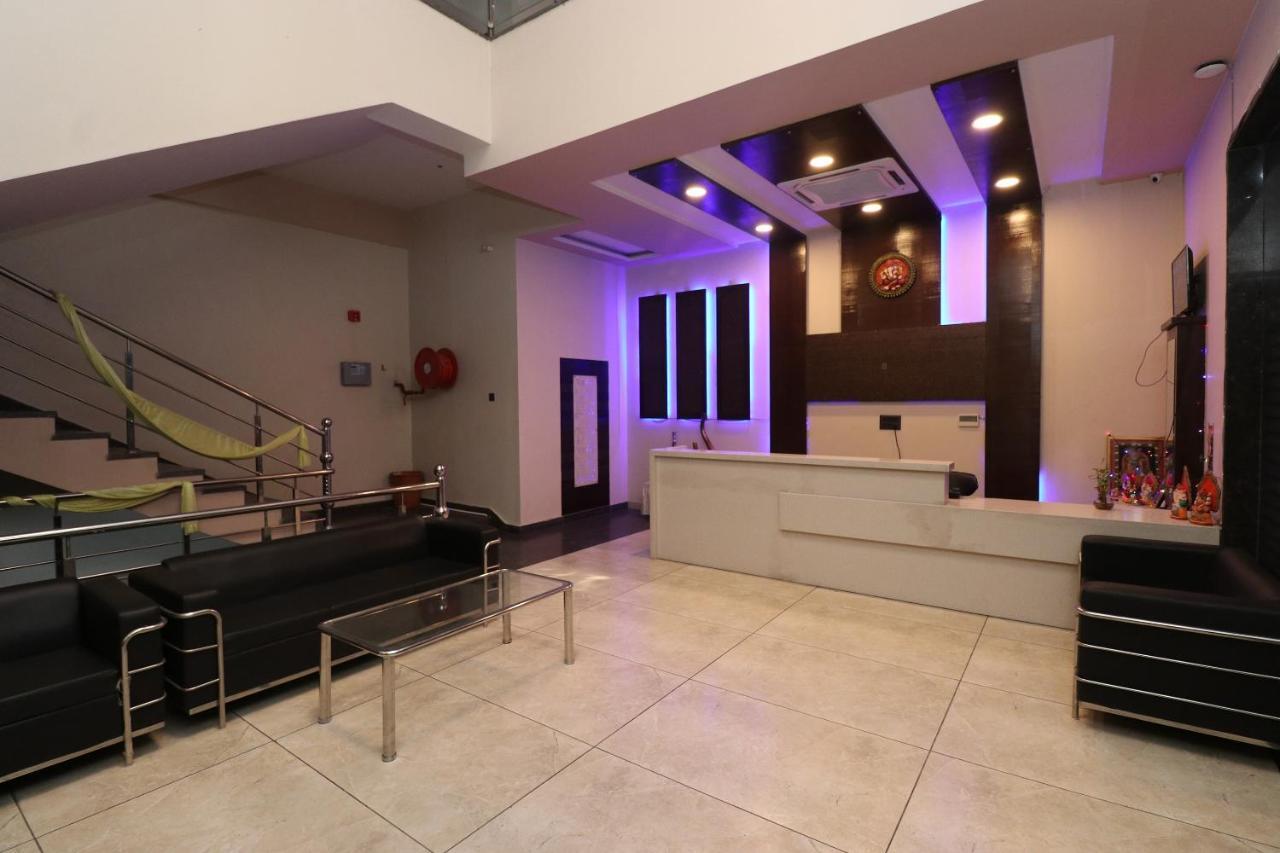لاكناو Oyo 33387 Laxmi Lawn And Resort Suite المظهر الخارجي الصورة