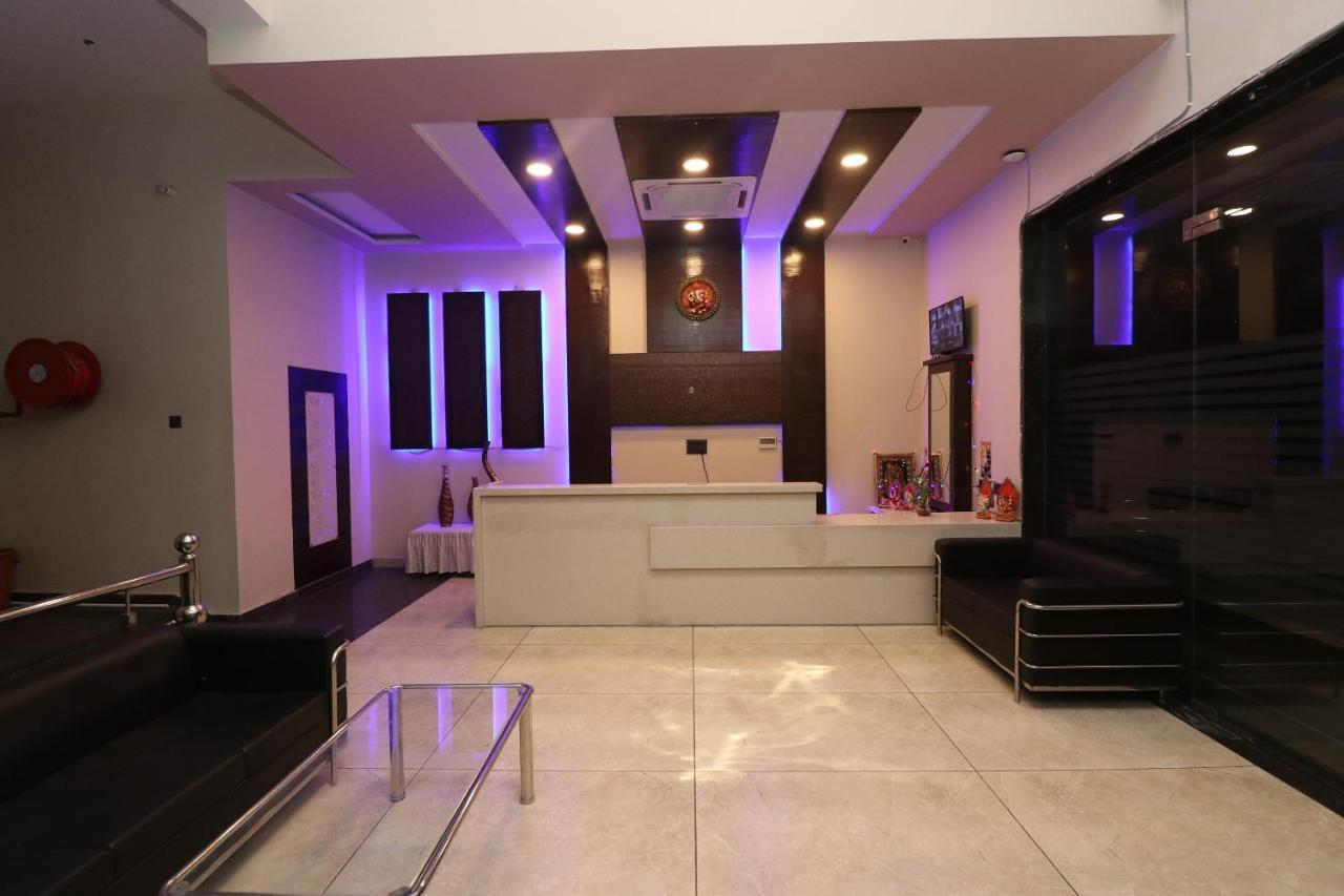 لاكناو Oyo 33387 Laxmi Lawn And Resort Suite المظهر الخارجي الصورة